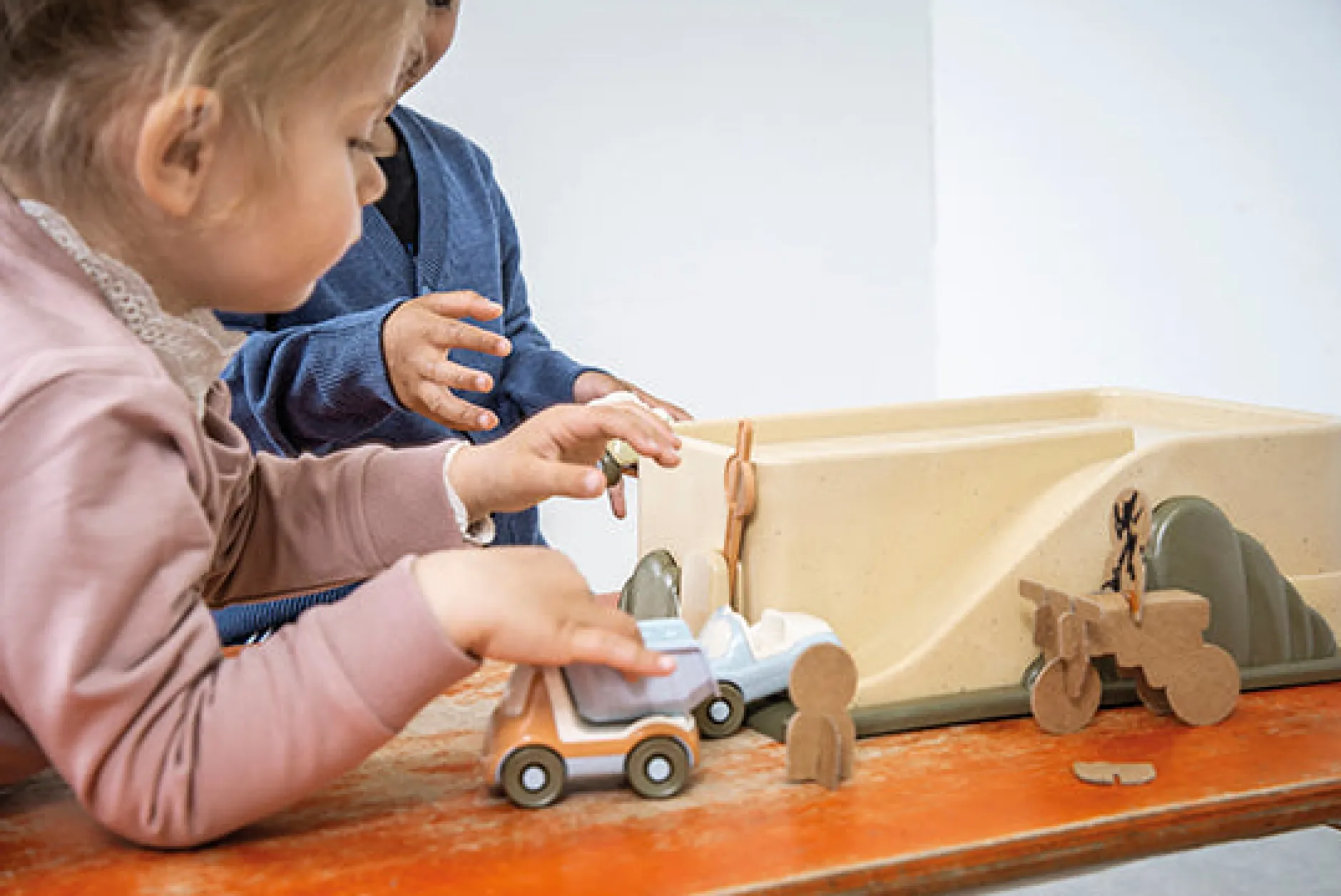 bio_garage_with__cars_8.webp Educational Toys Bio Garage with 3 Cars