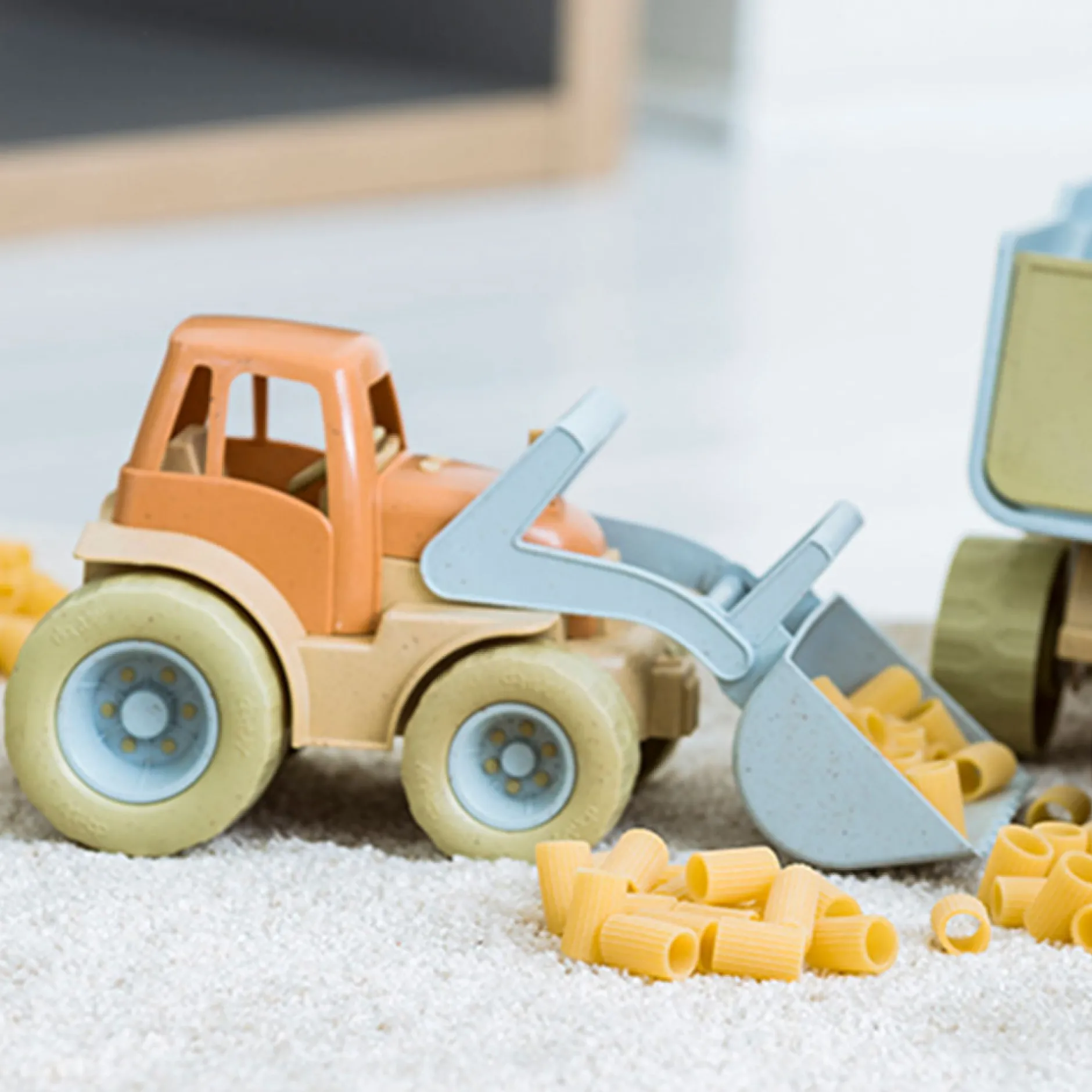 bio_tractors_with_grab_se_9.webp Dantoy Bio Tractors With Grab Set of 6