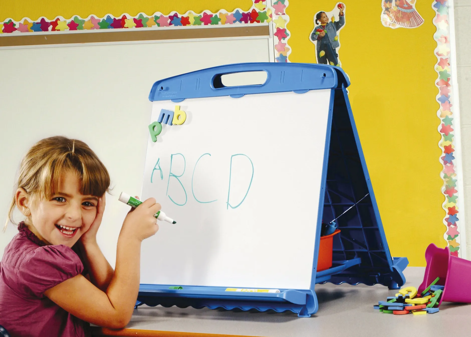 foldup_whiteboard_easel_1.webp Educational Toys Fold-up Whiteboard Easel