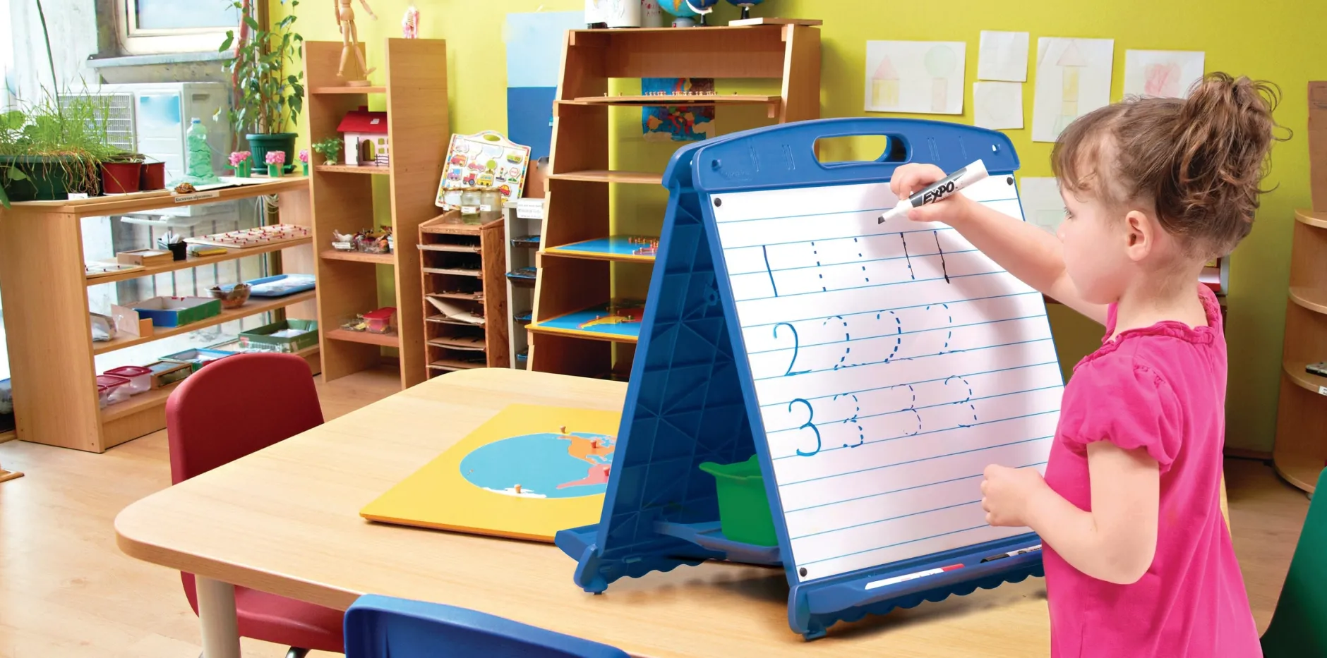 foldup_whiteboard_easel_9.webp Educational Toys Fold-up Whiteboard Easel