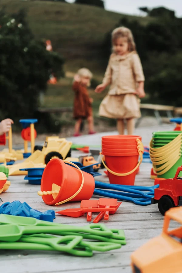 Educational Toys Giant Sand and Vehicles Set - 129pcs