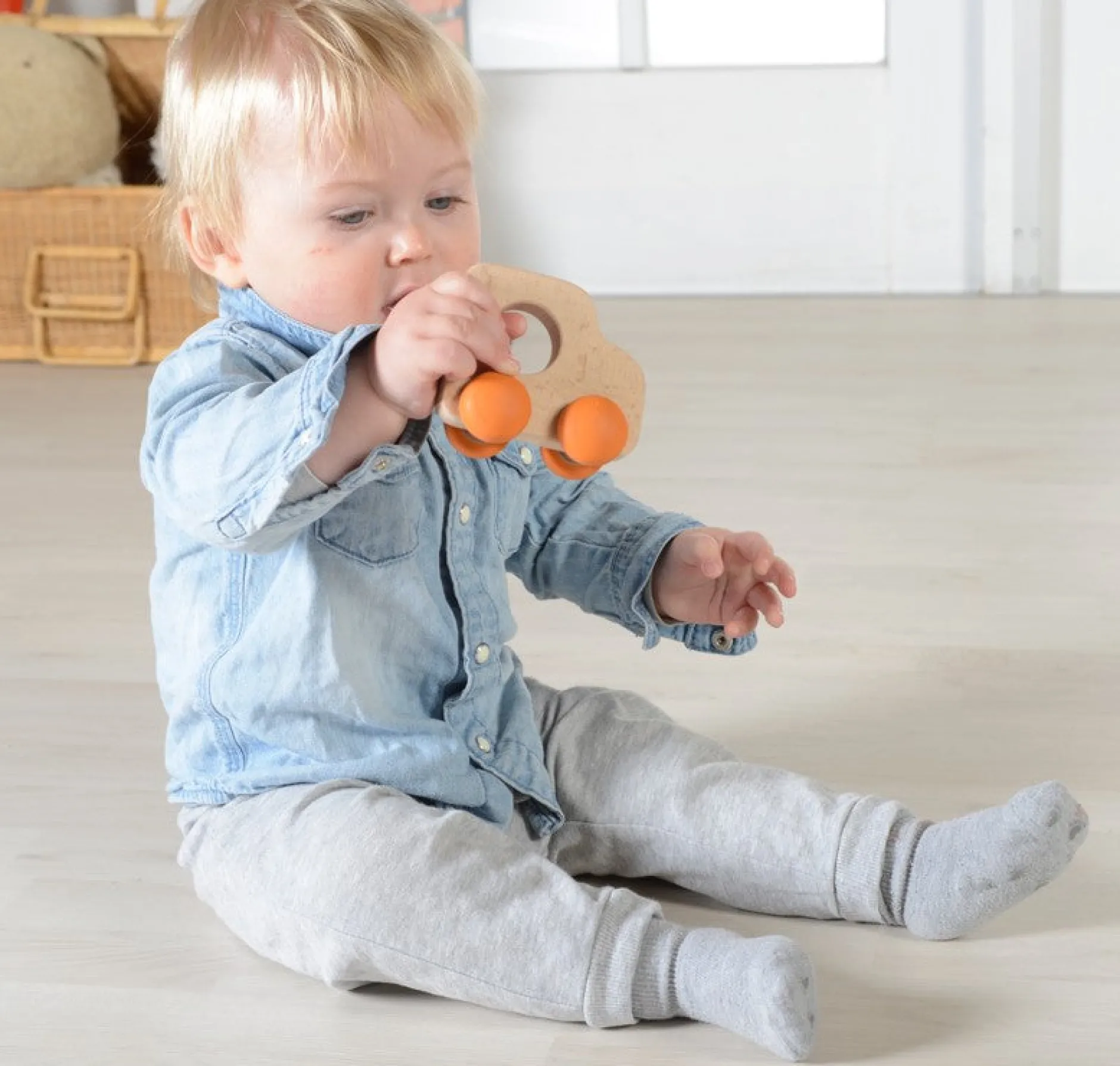 hold_amp_push__grabbie_tr_1-1.webp Educational Toys Hold & Push - Grabbie Truck - Reduced To Clear!