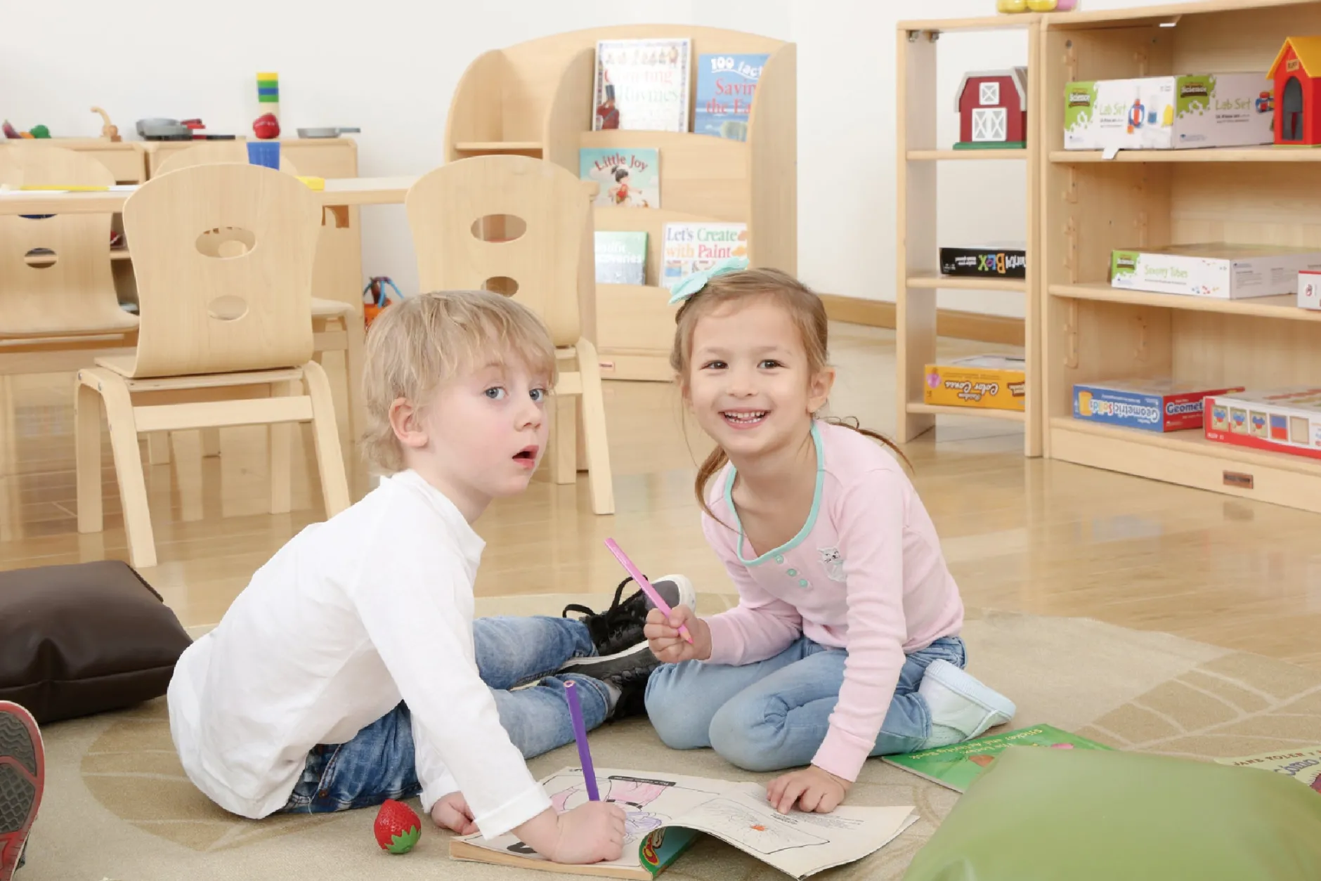 oval_carpet_leaf_3.webp Educational Toys Oval Carpet (Leaf)