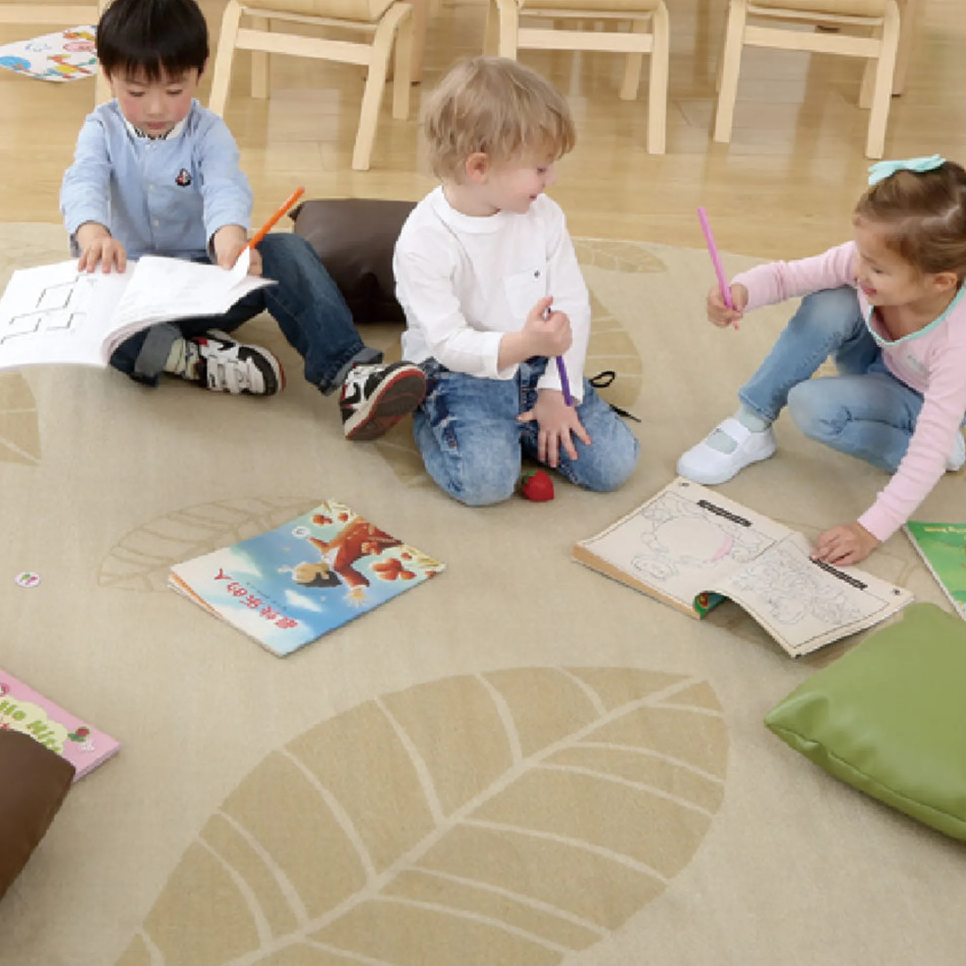oval_carpet_leaf_5.webp Educational Toys Oval Carpet (Leaf)