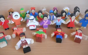 Sri Toys Wooden Children Of The World and Storage Bag